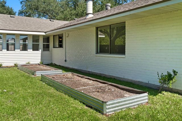 6624 Meadow Ridge Lane, Lake Charles, LA 70605