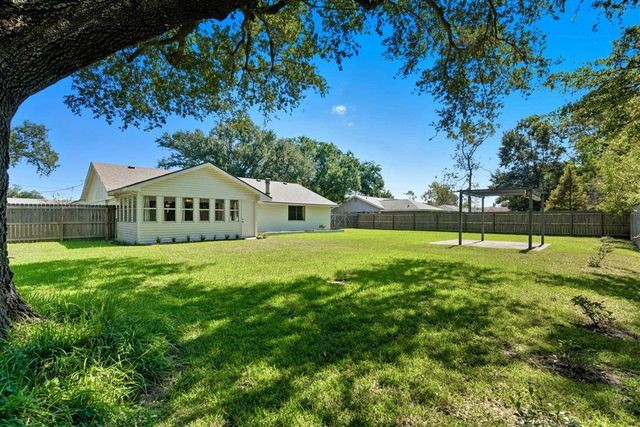 6624 Meadow Ridge Lane, Lake Charles, LA 70605