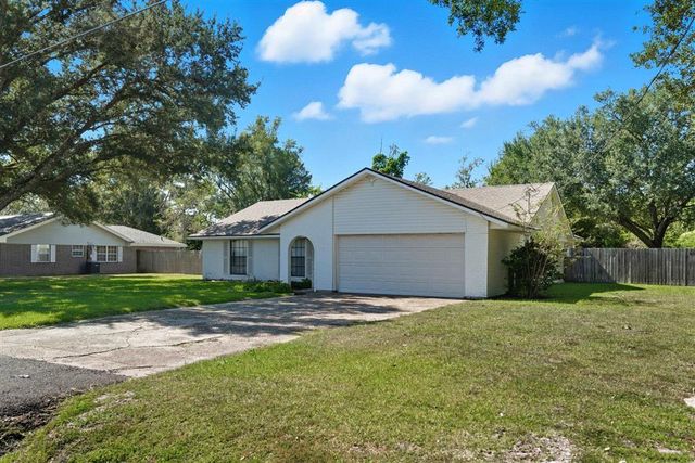 6624 Meadow Ridge Lane, Lake Charles, LA 70605