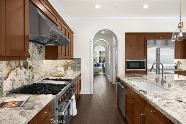 77 Clifford, Irvine, CA 92618