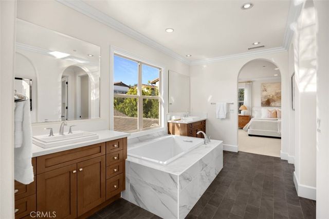 77 Clifford, Irvine, CA 92618