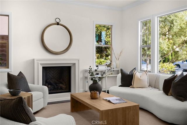 77 Clifford, Irvine, CA 92618