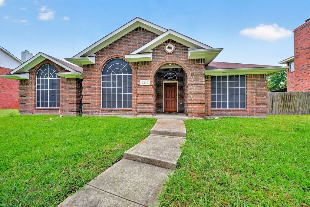 2209 Dana Drive, Rowlett, TX 75088