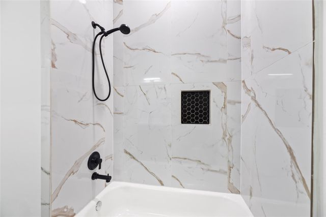 7210 England Street, Houston, TX 77021