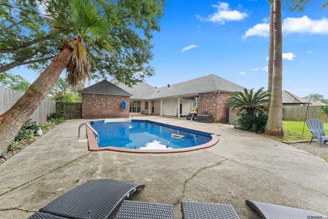 6214 Riverine Dr, Baton Rouge, LA 70820