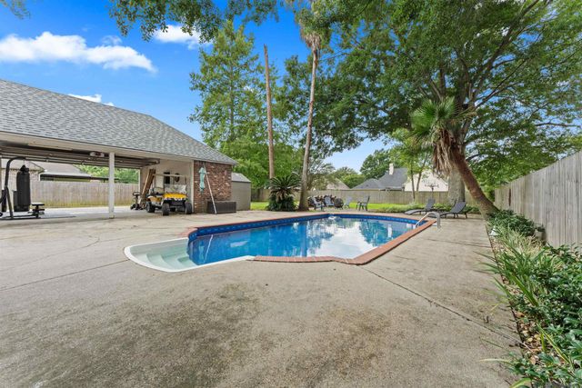 6214 Riverine Dr, Baton Rouge, LA 70820