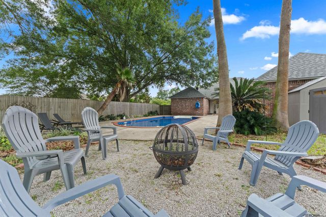 6214 Riverine Dr, Baton Rouge, LA 70820