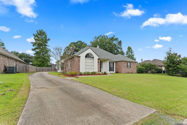 6214 Riverine Dr, Baton Rouge, LA 70820