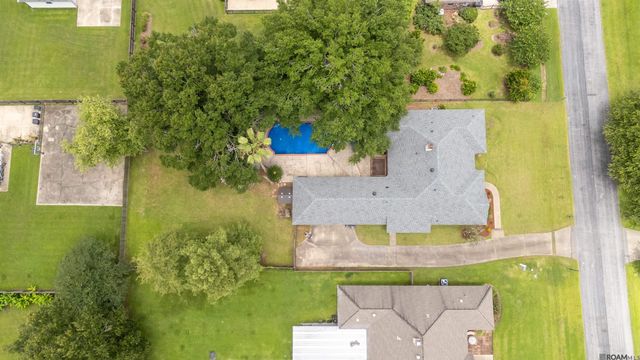 6214 Riverine Dr, Baton Rouge, LA 70820