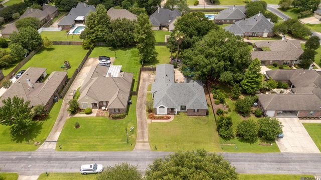 6214 Riverine Dr, Baton Rouge, LA 70820