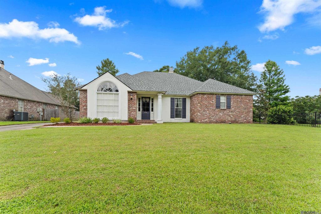 6214 Riverine Dr, Baton Rouge, LA 70820