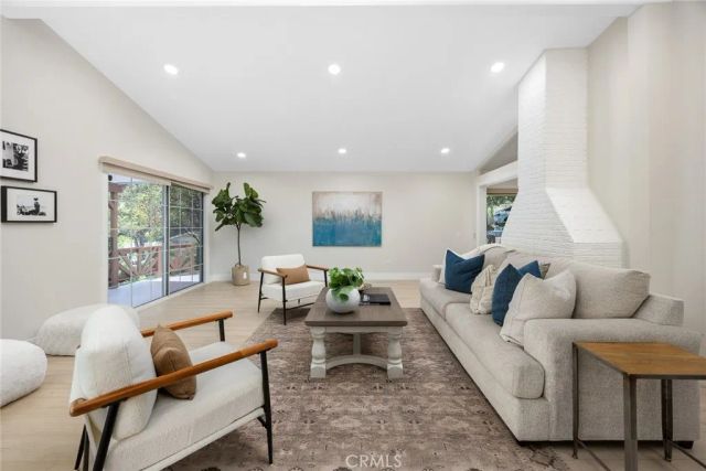 10842 Owens, Tujunga, CA 91042