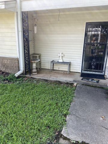 306 Thomas Jefferson Dr, Leesville, LA 71446