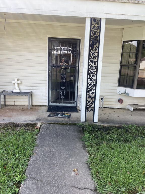 306 Thomas Jefferson Dr, Leesville, LA 71446