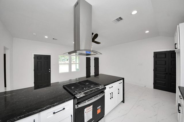 213 W 8th Street, Deer Park, TX 77536