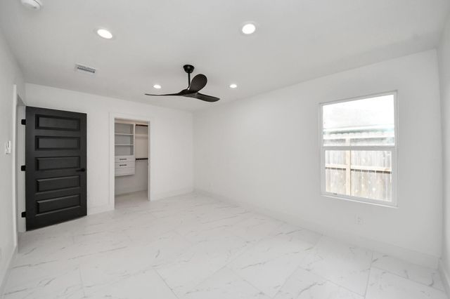 213 W 8th Street, Deer Park, TX 77536