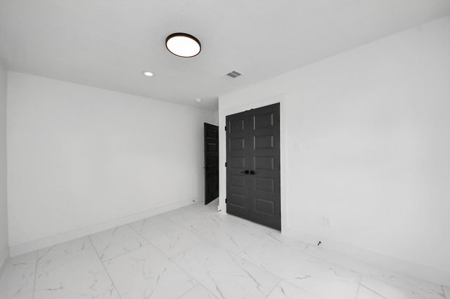 213 W 8th Street, Deer Park, TX 77536