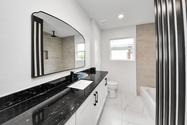 213 W 8th Street, Deer Park, TX 77536