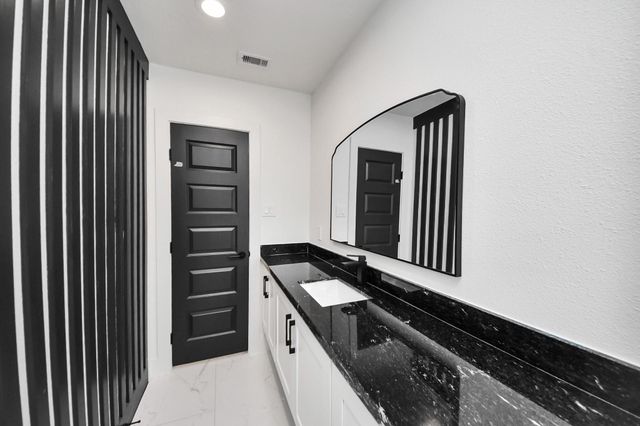 213 W 8th Street, Deer Park, TX 77536