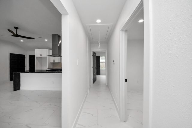 213 W 8th Street, Deer Park, TX 77536