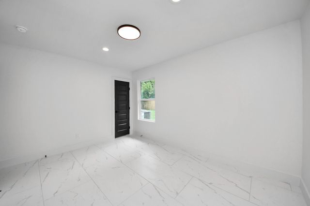213 W 8th Street, Deer Park, TX 77536