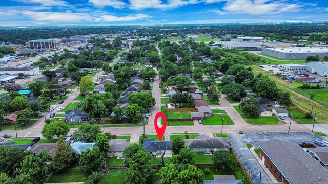 213 W 8th Street, Deer Park, TX 77536