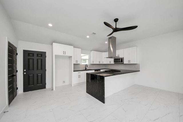 213 W 8th Street, Deer Park, TX 77536