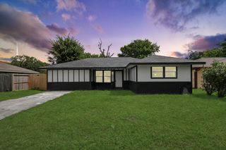 213 W 8th Street, Deer Park, TX 77536