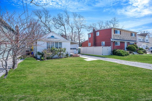170 Beachview Street, Copiague, NY 11726