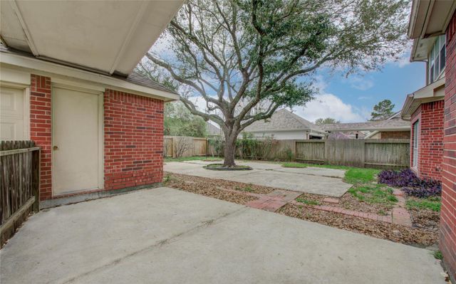 411 Green Stone Court, Houston, TX 77094