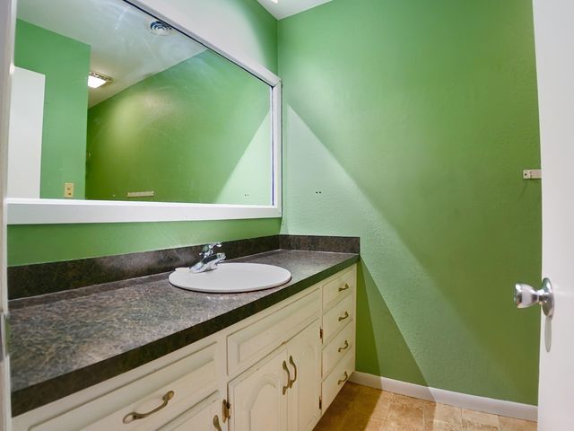 67601 E 94 Road, Wyandotte, OK 74370