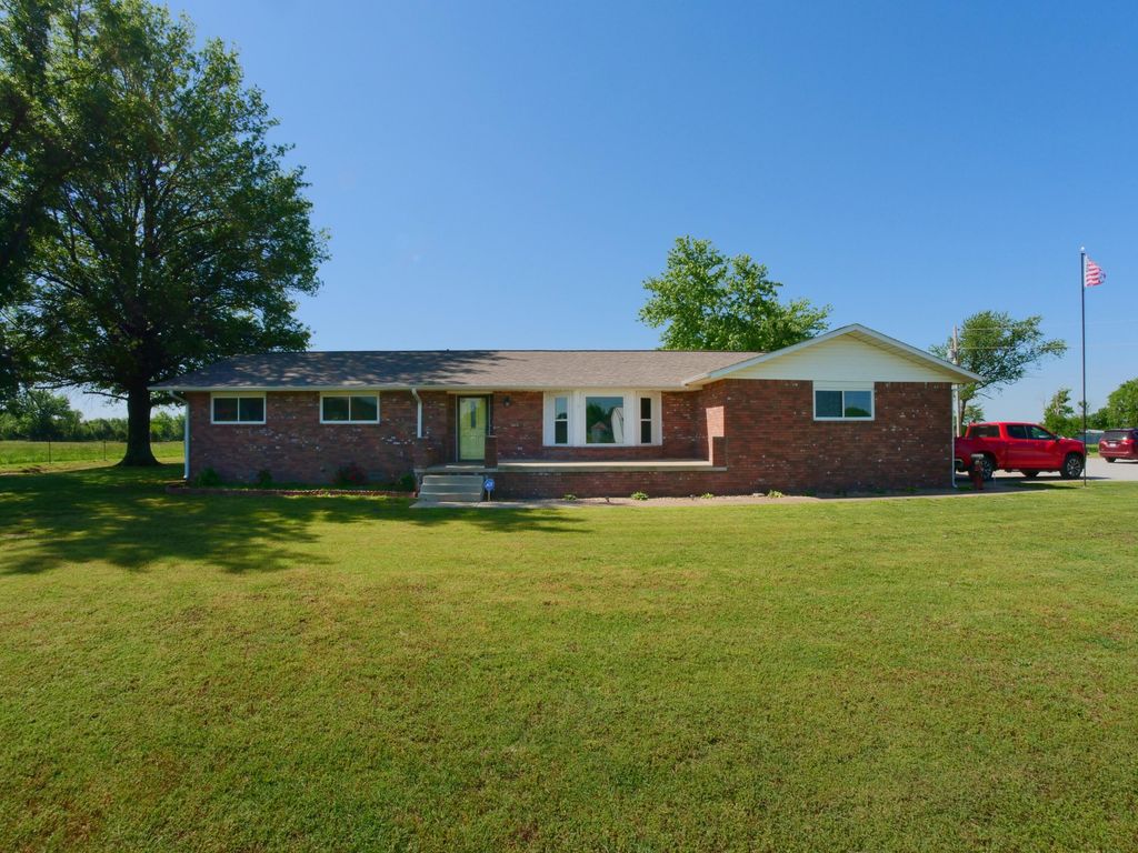 67601 E 94 Road, Wyandotte, OK 74370