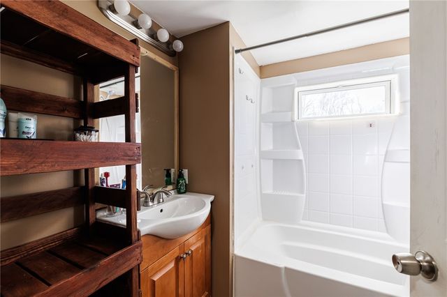 11220 South Lake Road, Pavilion, NY 14525