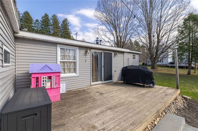 11220 South Lake Road, Pavilion, NY 14525