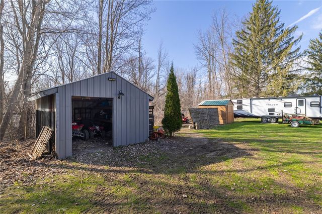 11220 South Lake Road, Pavilion, NY 14525