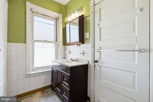 1 SPRUCE ST, Marcus Hook, PA 19061