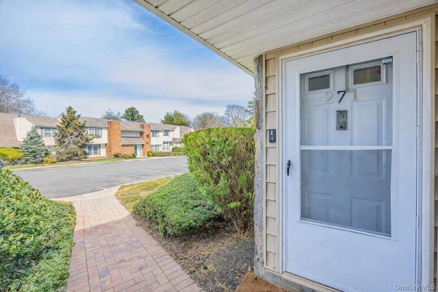 271 Lake Pointe Circle 271, Middle Island, NY 11953