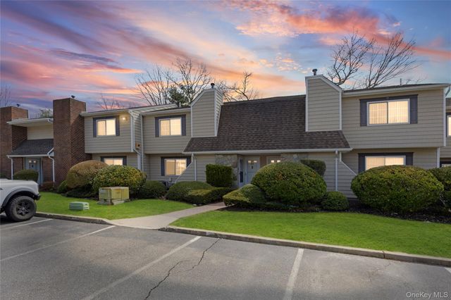 271 Lake Pointe Circle 271, Middle Island, NY 11953