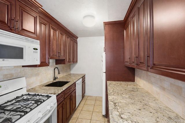 271 Lake Pointe Circle 271, Middle Island, NY 11953
