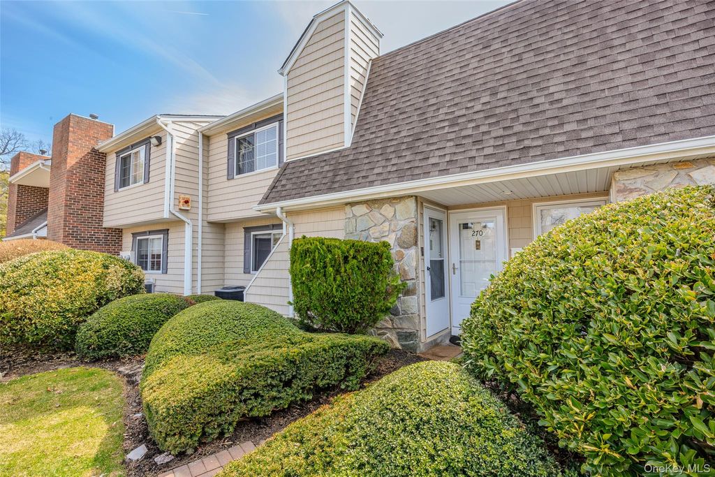271 Lake Pointe Circle 271, Middle Island, NY 11953