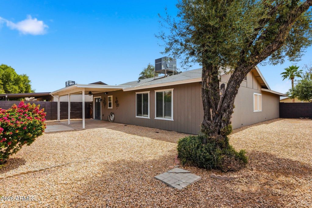 Image 27 of property listing at 4922 W TOWNLEY Avenue, Glendale, AZ 85302