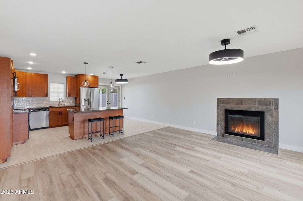 Image 3 of property listing at 4922 W TOWNLEY Avenue, Glendale, AZ 85302
