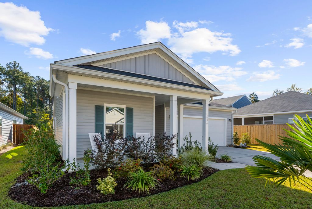 Image 2 of property listing at 1434 Arabella Street Street, Charleston, SC 29414