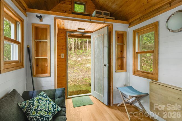 99999 Acorn Drive, Marshall, NC 28753