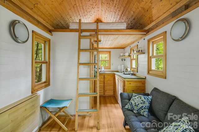 99999 Acorn Drive, Marshall, NC 28753