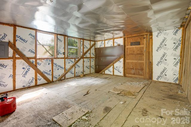 99999 Acorn Drive, Marshall, NC 28753