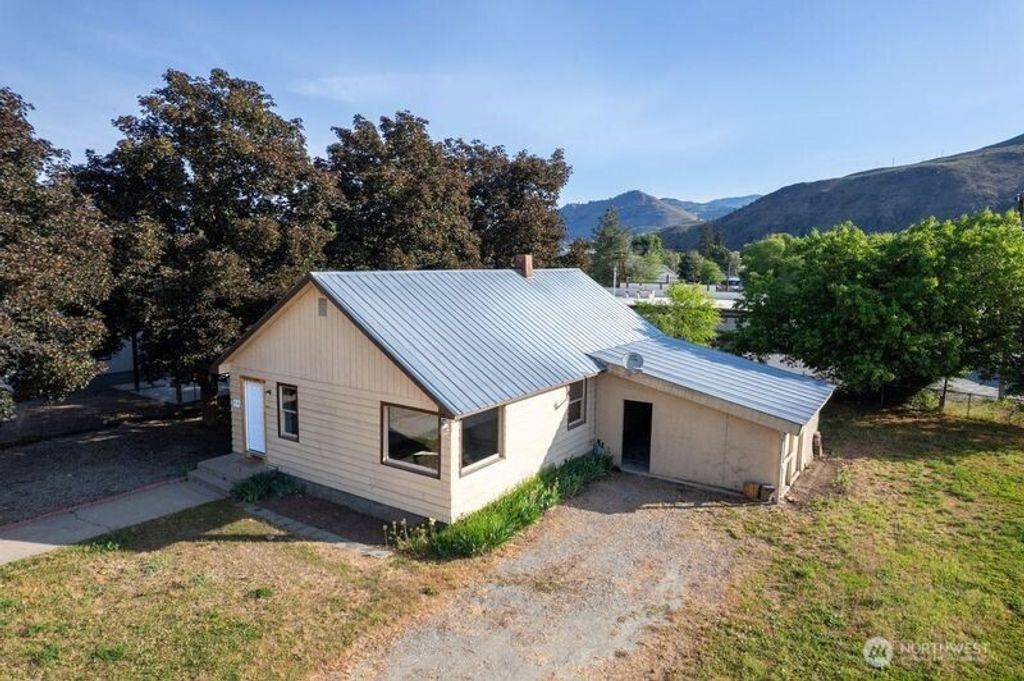 318 Lombard Street, Twisp, WA 98856