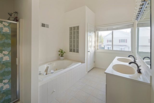 73 Half Crown Cir 73, Ashland, MA 01721