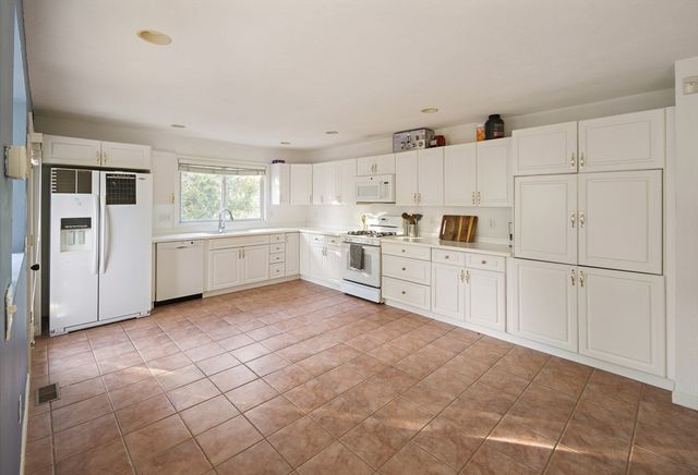 73 Half Crown Cir 73, Ashland, MA 01721