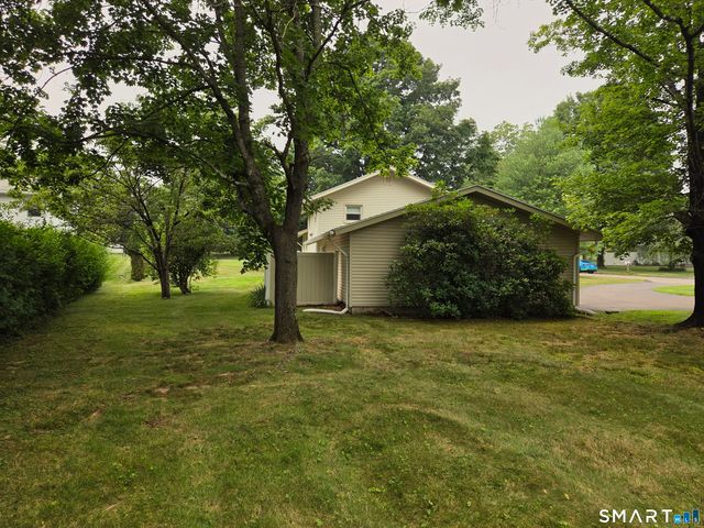 15 Russo Drive, Hamden, CT 06518